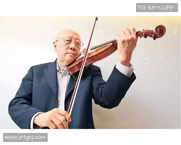 足球明星如何训练提升技艺与体能揭秘,独家解析训练方法与背后坚持 足球明星如何训练提升技艺与体能揭秘,独家解析训练方法与背后坚持